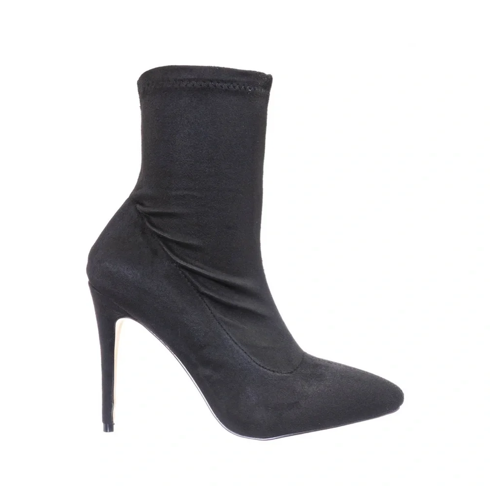 ♠️🔥ANNE MICHELLE SUEDE ANKLE BOOTIES WITH INSIDE ZIPPER SIZ 8 1/2 & 4 1/2 HEEL